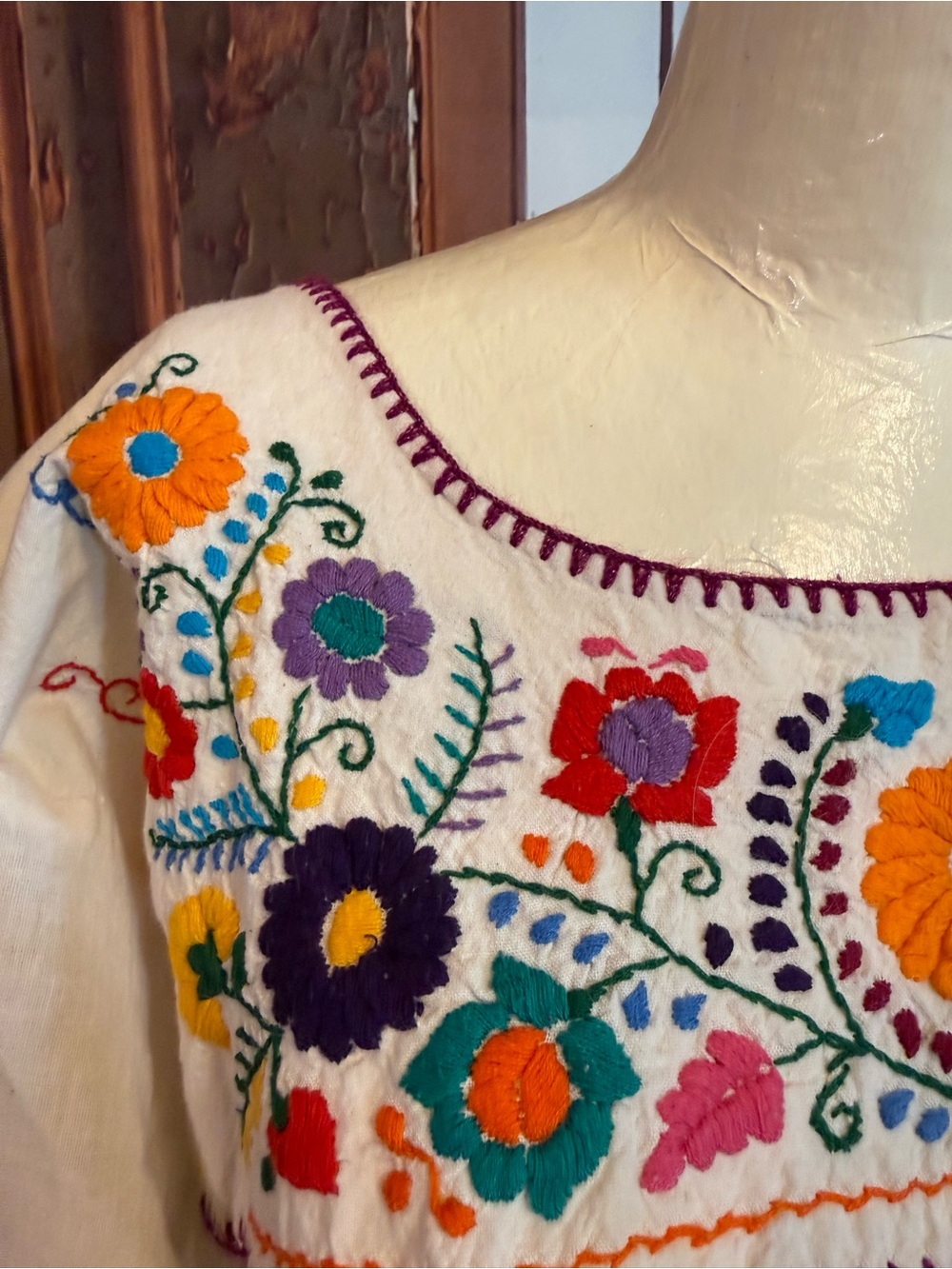 White Embroidered Women’s Peasant Top Mexican Hand Made Floral Yoke XL - Picture 4 of 15
